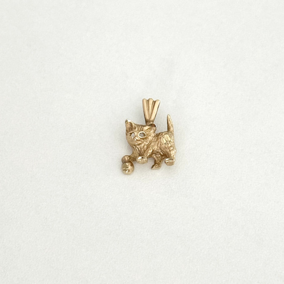 Vintage 14K Yellow Gold Kitty Cat Animal Charm Pendant - Picture 2 of 10